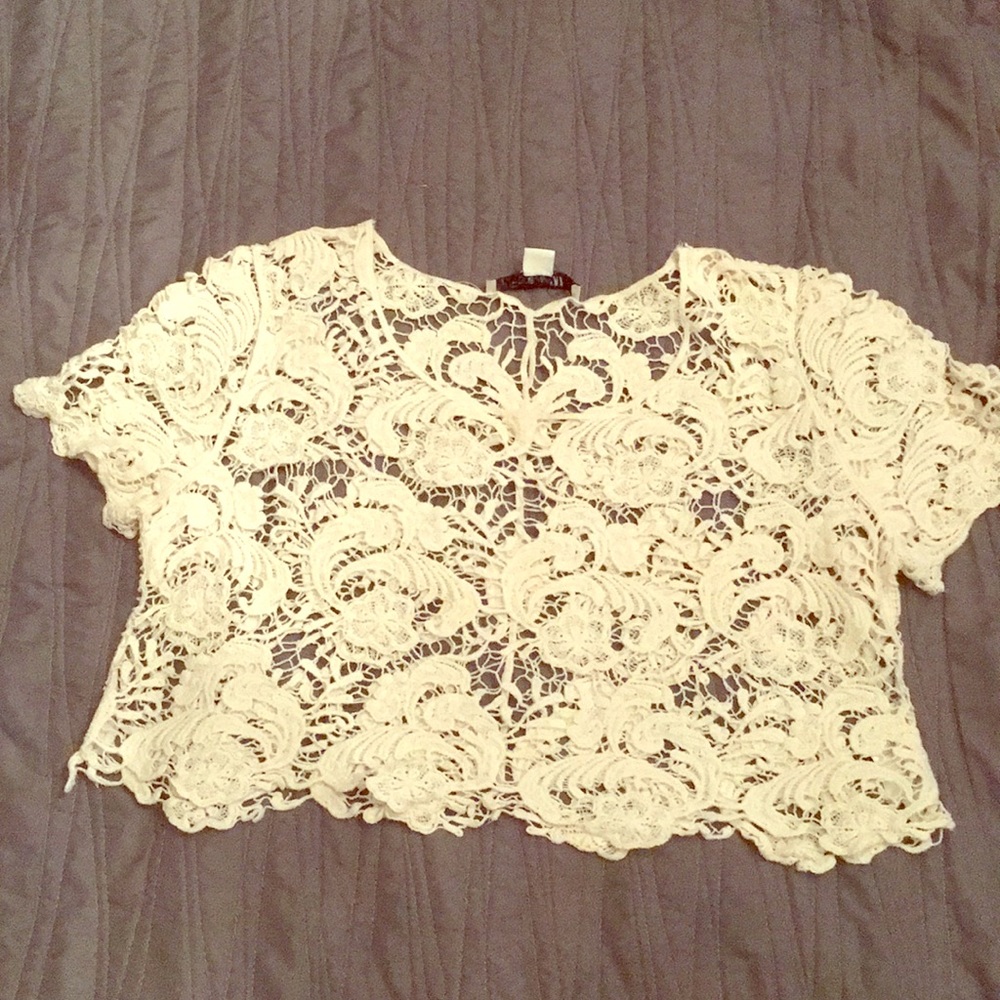 Lace Crop-Top